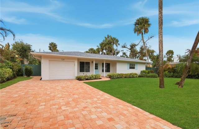 725 Dahlia Lane photos photos