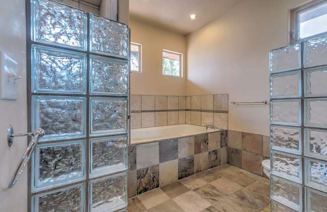 Pet Friendly, 4 bed, 3 bath, Gorgeous Home In Santa Clara photos photos