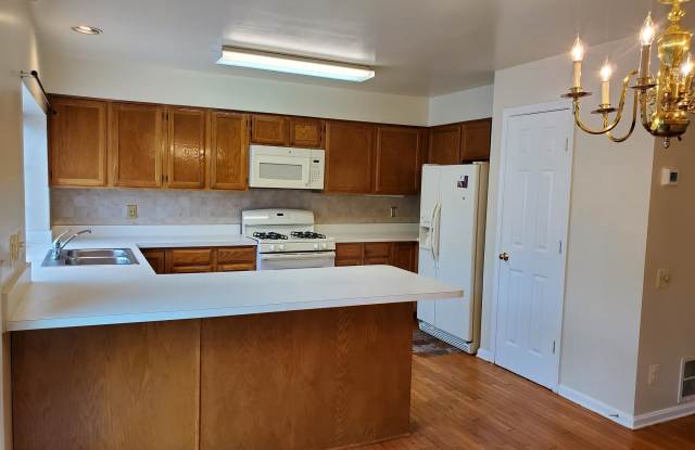 2681 MCGUFFEYS COURT Gallery 3