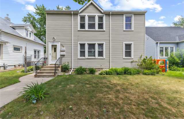 439 7th Avenue South - 2 Gallery 2