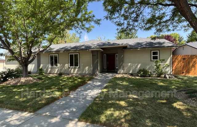 2322 E Mugo St photos photos