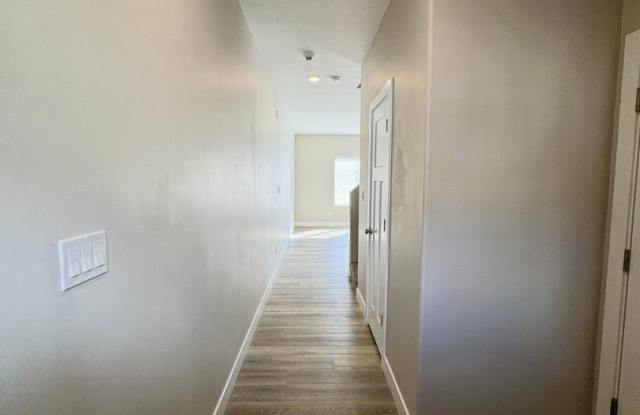 Beautiful 3 Bedroom, 2.5 Bathroom Townhome! Gallery 4