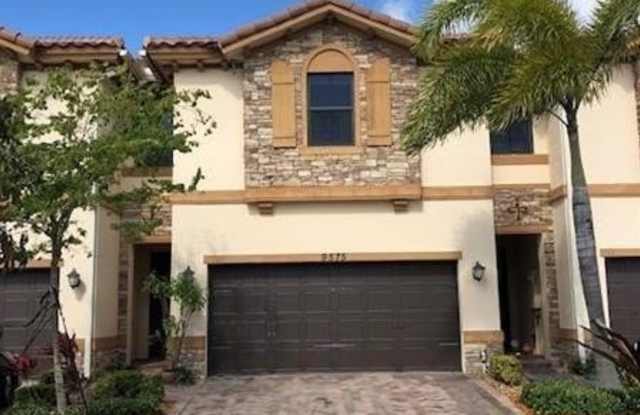 9575 Town Parc Circle N photos photos