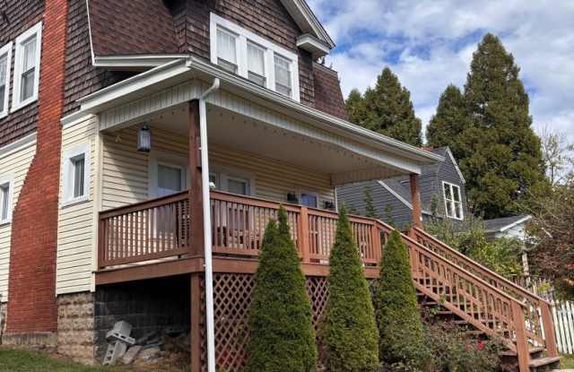 Single Family Home located within Minutes of both Hospitals. - 3 Bedrooms, 1 Bathroom and 1 Car Garage. Available 8/5/2026 photos photos