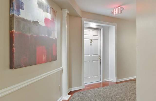 244 13th Street NE # 310 Gallery 4