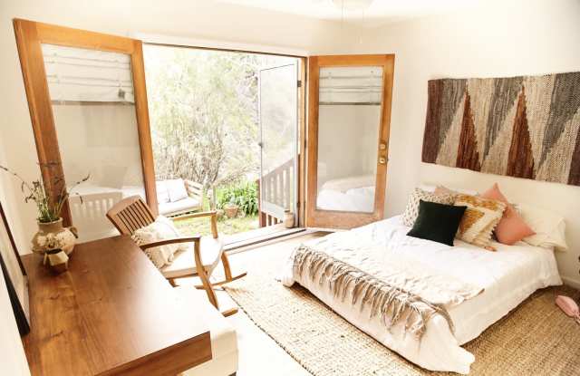 1391 Old Topanga Canyon Rd photos photos