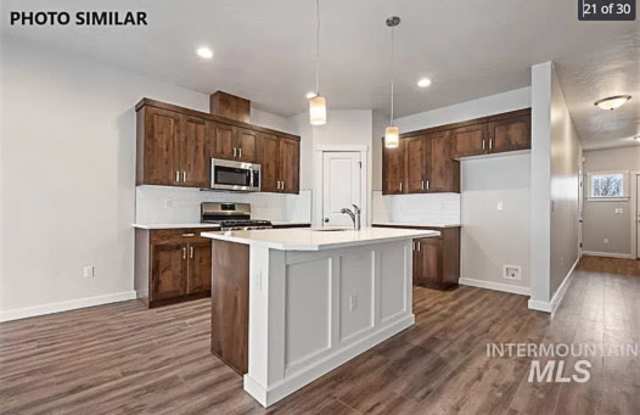 122 NE 3rd St photos photos
