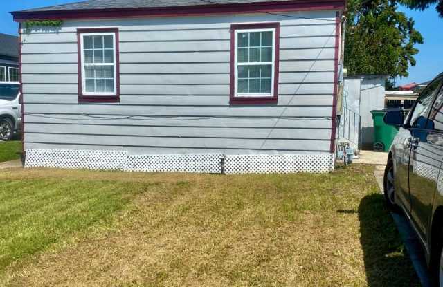 Cute Single - 2313 Stafford Street, Gretna, LA 70053