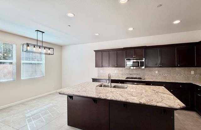 $2,800 Harlan Ranch, Beautiful 4 Bed Home - Infusion Way, Clovis Gallery 1