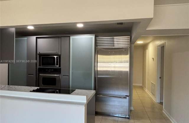 543 SW 61st Ter photos photos