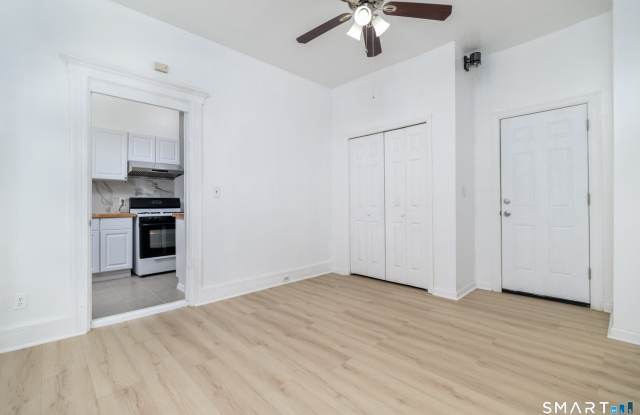 269 Washington Boulevard Gallery 4
