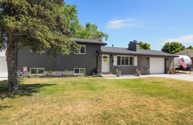 363 E Mountain View Dr - 363 East Mountain View Drive, Sandy, UT 84070