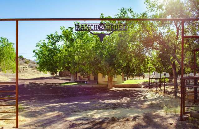4 Bed, 2 Bath Furnished Home In Veyo! Gallery 3