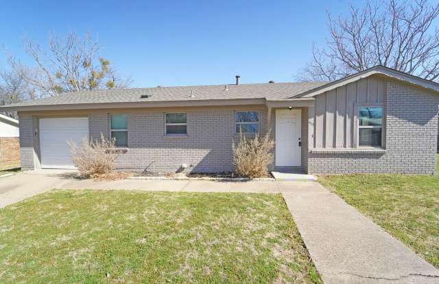 FOR LEASE! 3 Bedrooms, 1.5 Baths, 1 Car Garage with a HUGE Backyard photos photos