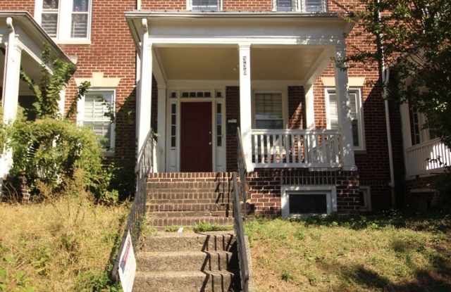 2025/2026 JHU off-campus 5bd/2 full bath  2 half bath home w/ W/D! Available 6/9/25 - 336 East University Parkway, Baltimore, MD 21218
