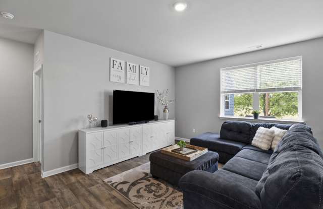 20576 Smithfield Cir Gallery 4