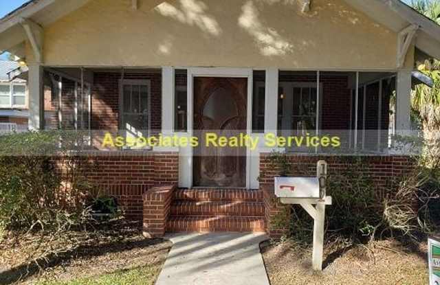 Walk to UF! Cute/Historic 3 bedroom, 2 bath, LOOK! photos photos