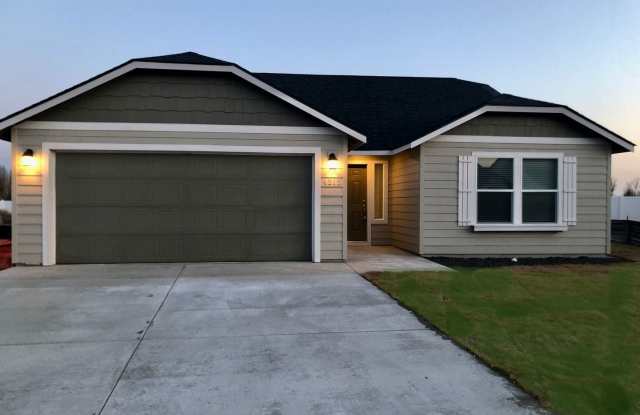 !LIMITED TIME MOVE-IN SPECIAL! - Half Off First Month's Rent with A 12 Month Lease! photos photos