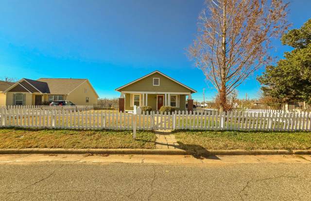 3 bed/1 bath home Gallery 3