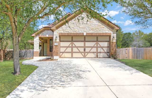 Expansive Outdoor Retreat: 4-Bedroom Home with Oversized Patio and Spacious Yard photos photos