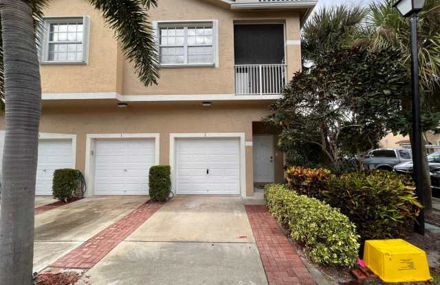 Townhouse Near the Ocean – WiFi Included + Garage! photos photos