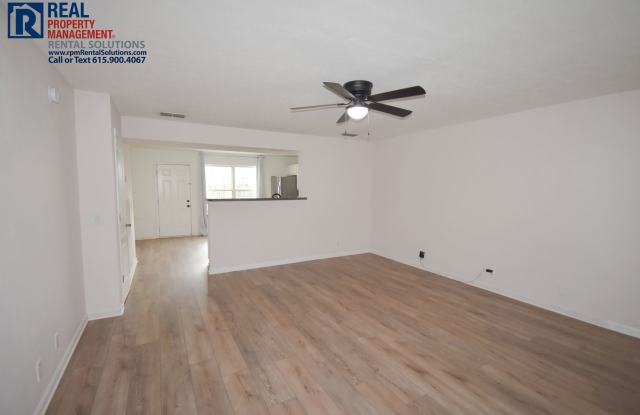 Great 2BD 2.5BA end unit townhome, washer/dryer, lawncare & garbage included! Gallery 3