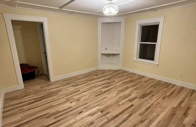 5 Pleasant Street Gallery 4