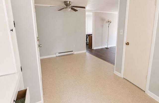 1187 Putnam Pike Gallery 4