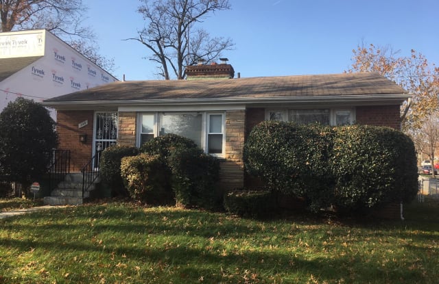 226 46TH PLACE NE - 226 46th Place Northeast, Washington, DC 20019
