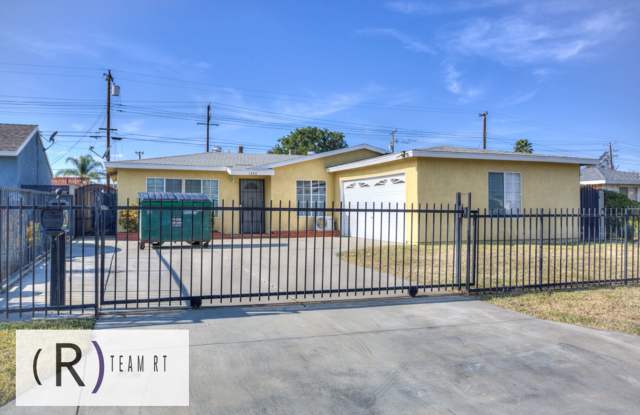 Contemporary Newly Renovated 3 Bedroom 2 Bathroom Residence photos photos