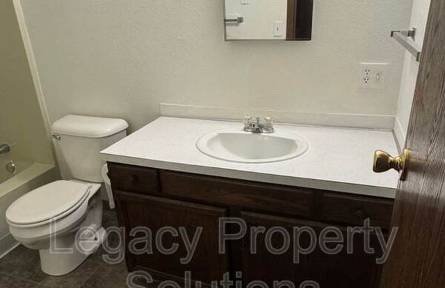 305 E Expressway photos photos
