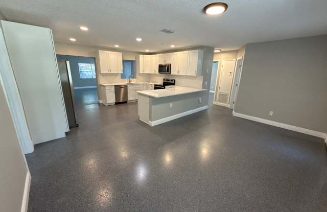 1328 NE 5th Ave photos photos