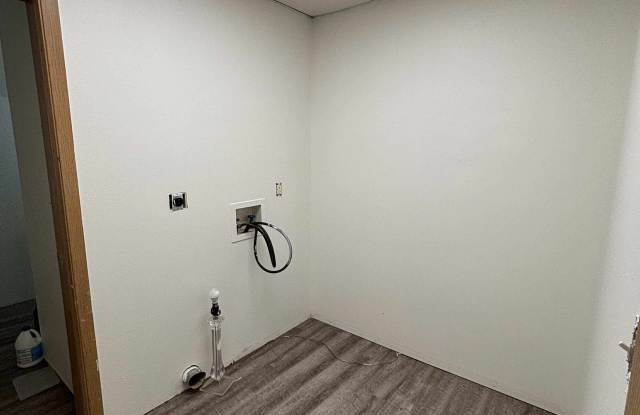 2645 Juniper Ave photos photos
