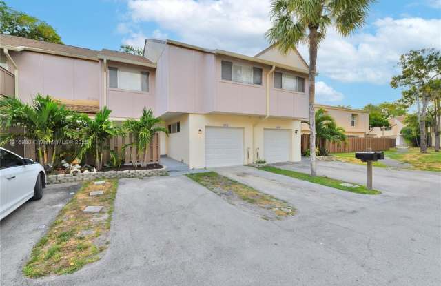 8211 NW 8th St photos photos