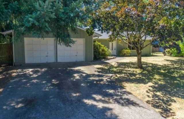 Available Now~ 4 Bedroom 2 Bath House near OSU Gallery 3