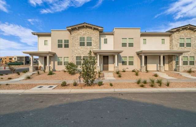 MODERN 3-BEDROOM TOWNHOME IN DESERT COLOR COMMUNITY! photos photos