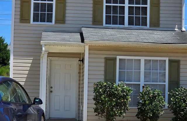 Room in 3 Bedroom Home in Raleigh Gallery 1