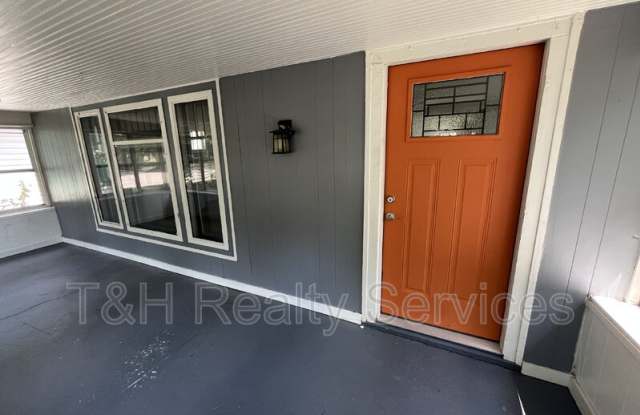 4069 Graceland Avenue Gallery 4