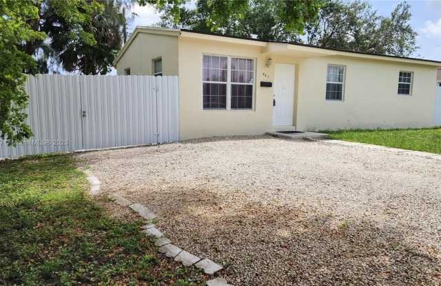 841 N 69th Ter photos photos
