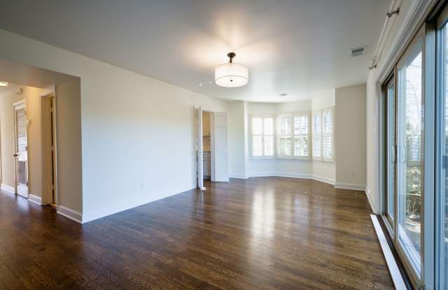 Luxury North End Condo – Just 2 Blocks from the Ocean Gallery 4