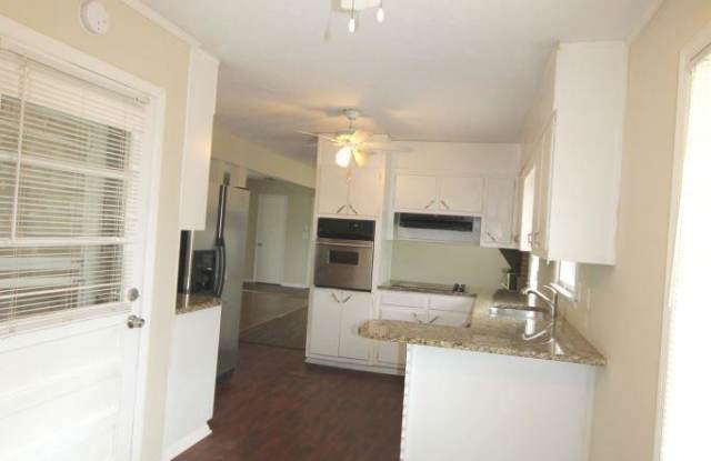 4421 Lynn Ct Gallery 2
