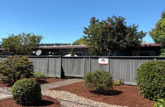 (690) Circle Court - 1 Bedroom / 1 Bathroom Gallery 3