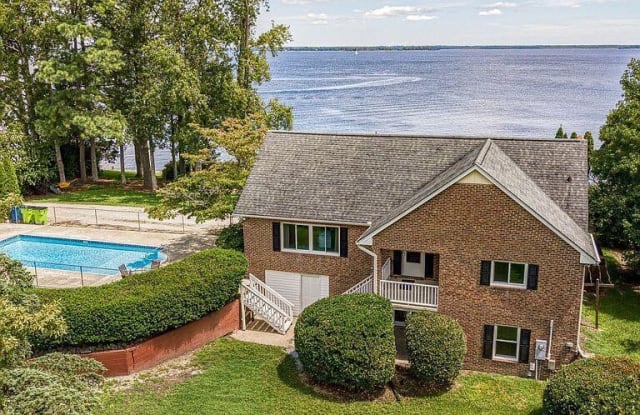101 Gibbs Road - 101 Gibbs Road, James City, NC 28560