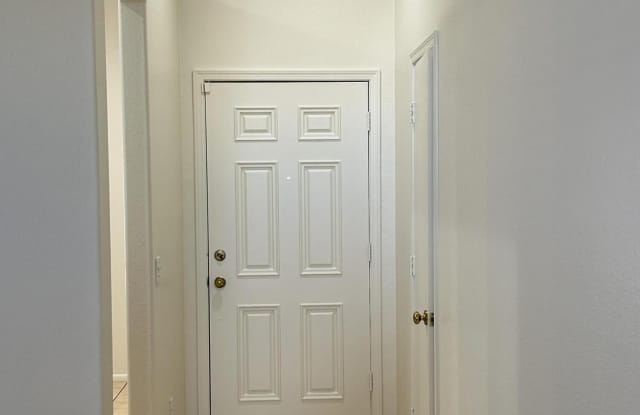 10424 W MEDLOCK Drive Gallery 3