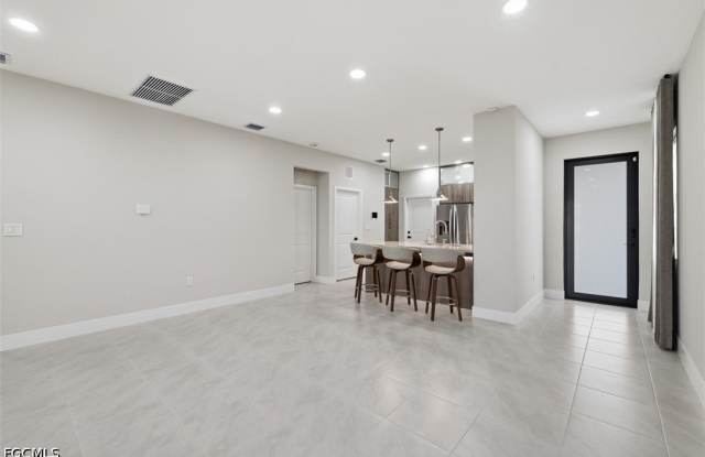 5069 Penella Avenue Gallery 2