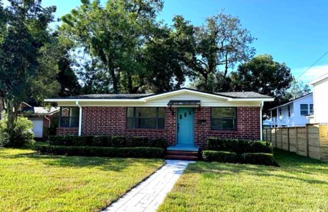 Immaculate, fully remodeled home in the highly desirable Avondale area! photos photos
