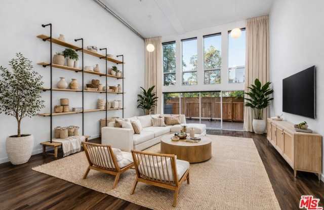 4215 Glencoe Ave photos photos