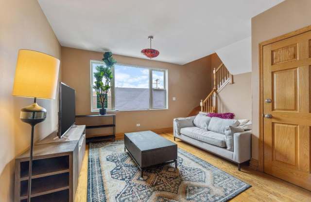 1638 W Blackhawk Street Gallery 2