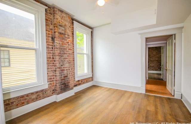 Two Bedroom in Beautiful Highland Park! Gallery 3
