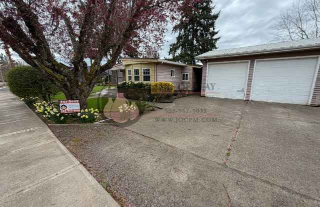 Hubbard Home with 2-Bay Shop, Office, & Massive Yard! photos photos